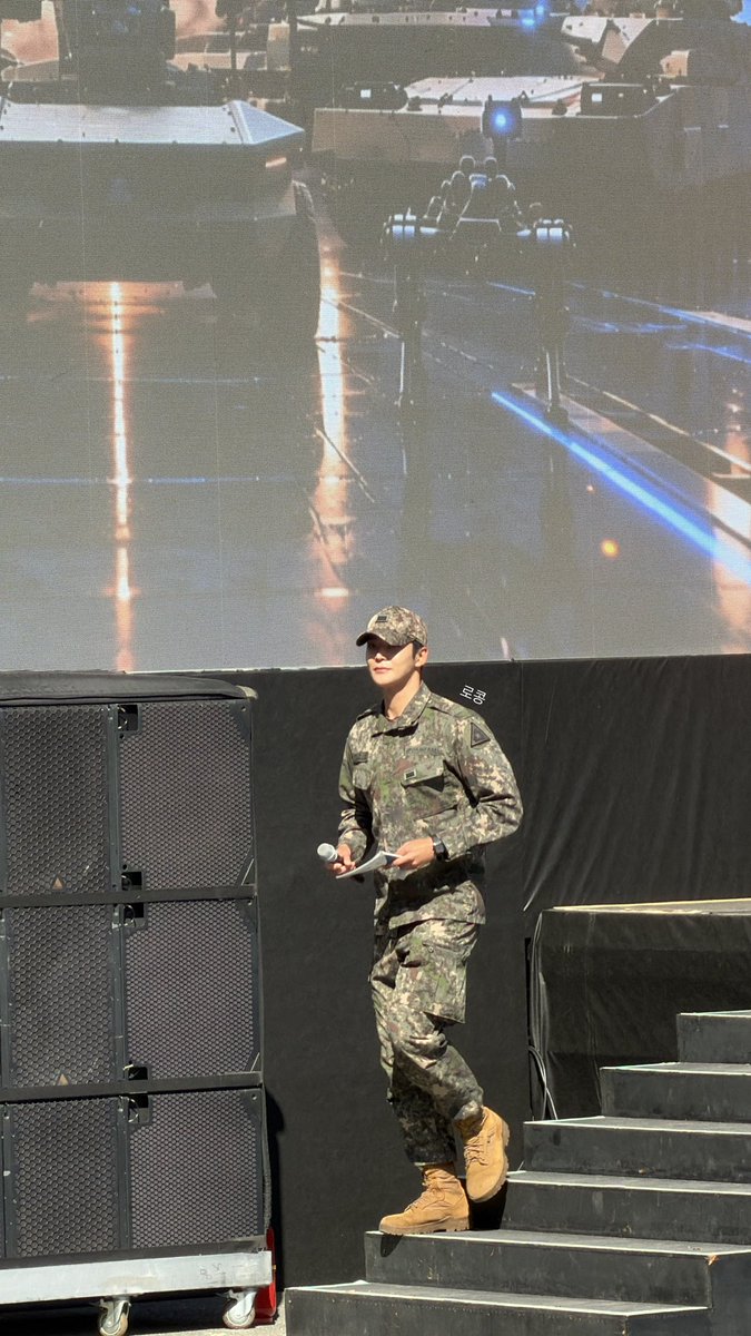 rokong__sr's tweet photo. 261002 계룡 지상군 페스티벌 #로운

한걸음 한걸음이 화보세요✌🏻 https://t.co/HH2CZmXFBJ