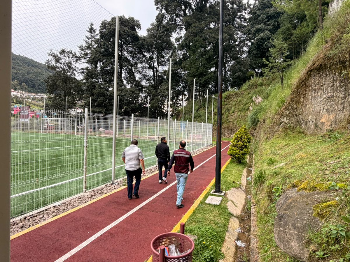 ContraloriaGEM's tweet photo. Por instrucción de la Gobernadora @delfinagomeza de vigilar las obras con transparencia, en la Contraloría del @Edomex, el OIC en la @SEDUIGobEdomex verificó la rehabilitación integral del deportivo Canalejas, en Isidro Fabela.

#ElPoderDeServir https://t.co/sidgU5VDQg