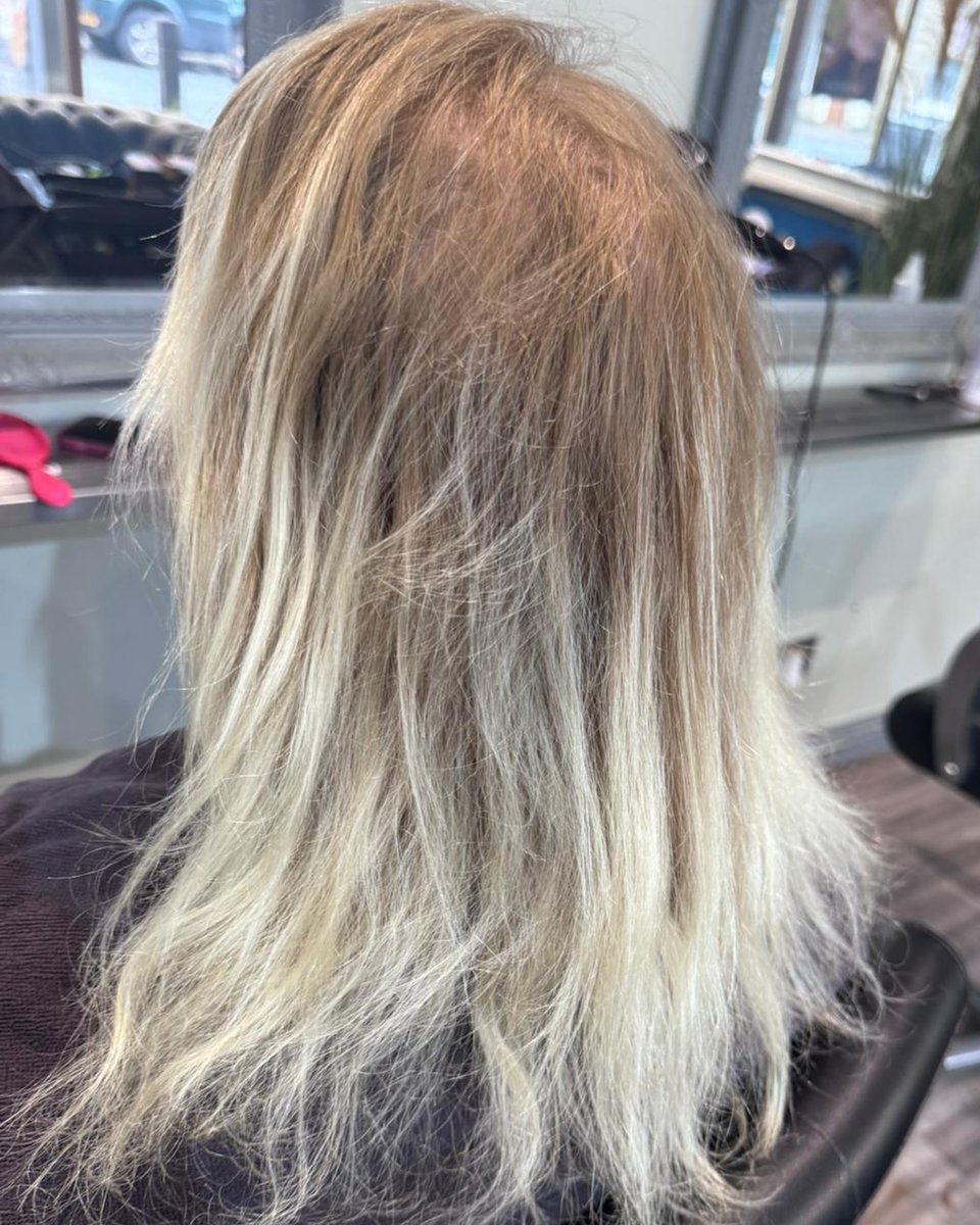 DoOleo's tweet photo. This was the client’s first visit back in a year! Kane added fine, subtle teasy lights to brighten the hair, darkened previously coloured sections, and finished with toner and Olaplex for strength and shine. Book with Kane via DM or call the salon. https://t.co/4OWeWJaqai