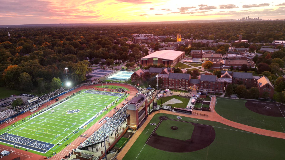 jcusports's tweet photo. Gorgeous night for a timeless rivalry matchup in University Heights ⚡️ https://t.co/dpwbqBCfnp