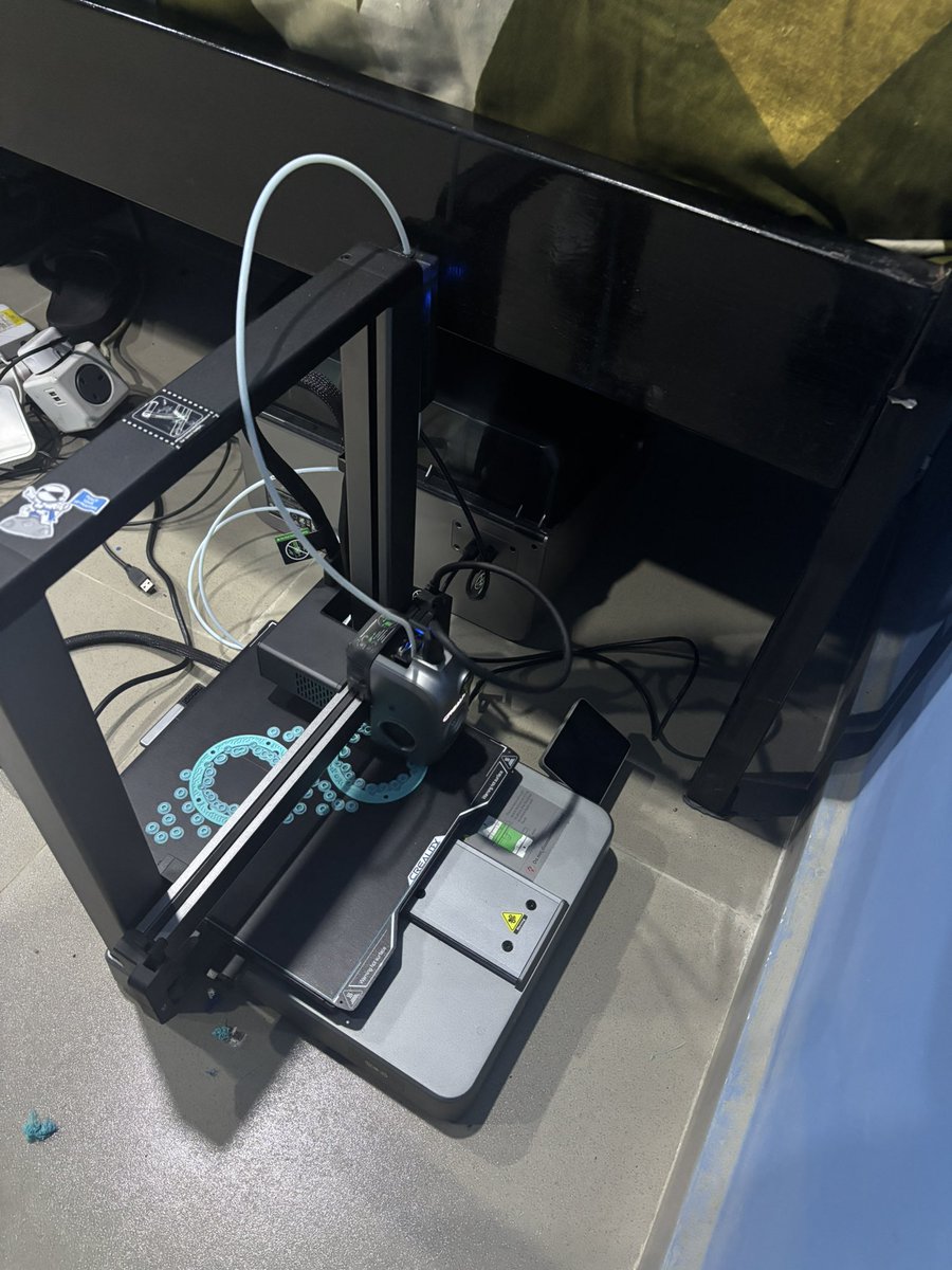 CharisOyerinde's tweet photo. This assembly went wrong in so many different ways.

#3DPrinting #3DPrintingFail #BuildInPublic #Maker https://t.co/17r2xn3ybD