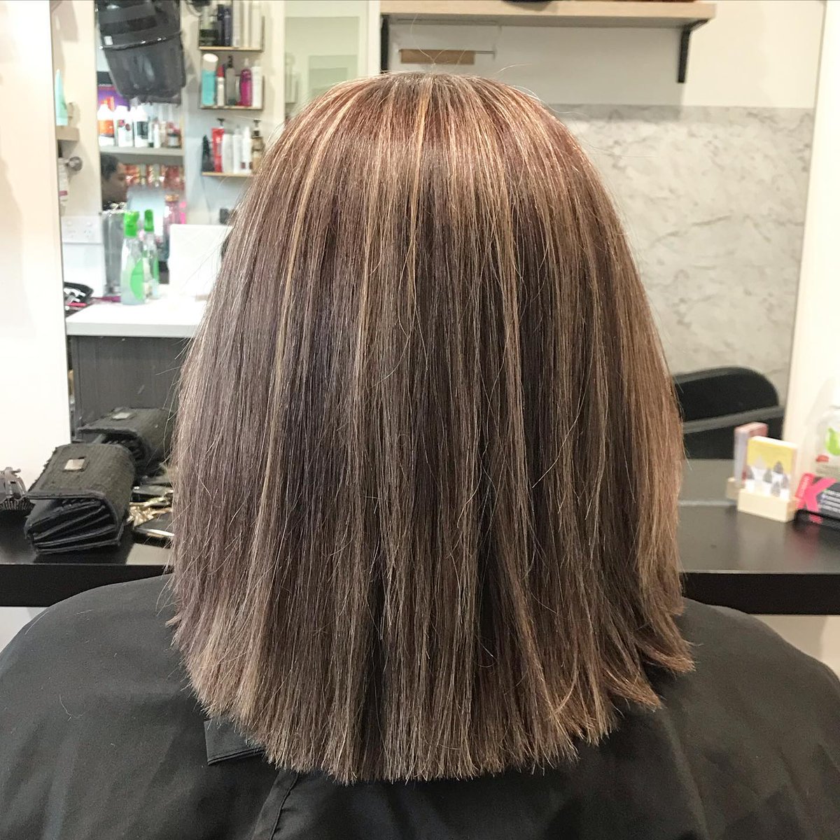 elmen_jesus's tweet photo. A gorgeous transformation from bright orange/red violet to natural auburn red with blonde highlights throughout—all for the lovely Donna. Swipe to see the before photo. https://t.co/Tukdnnfh42