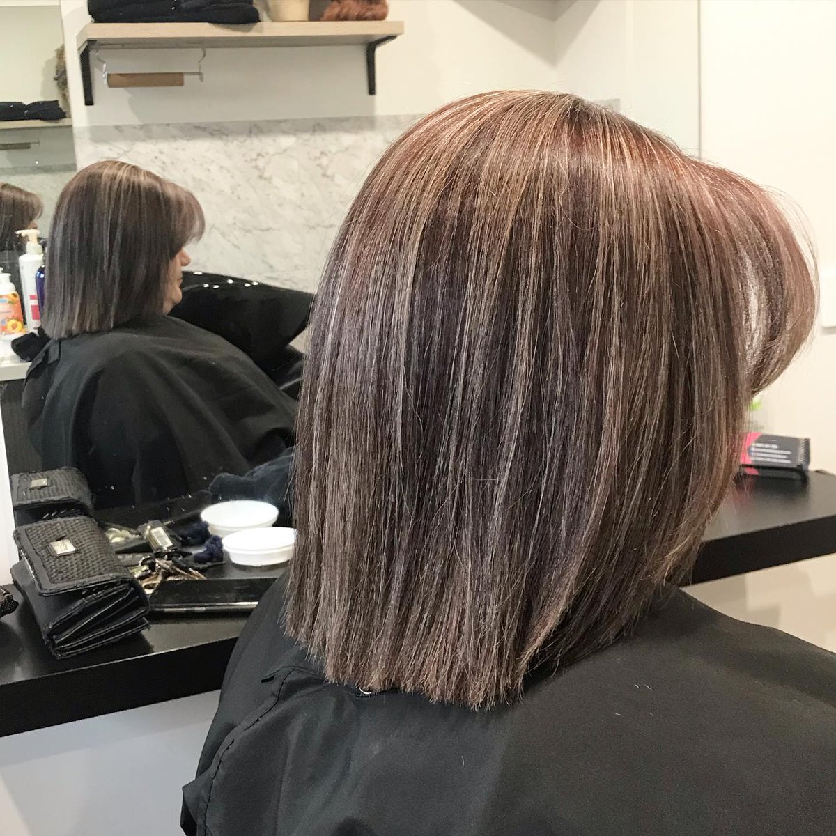 elmen_jesus's tweet photo. A gorgeous transformation from bright orange/red violet to natural auburn red with blonde highlights throughout—all for the lovely Donna. Swipe to see the before photo. https://t.co/Tukdnnfh42