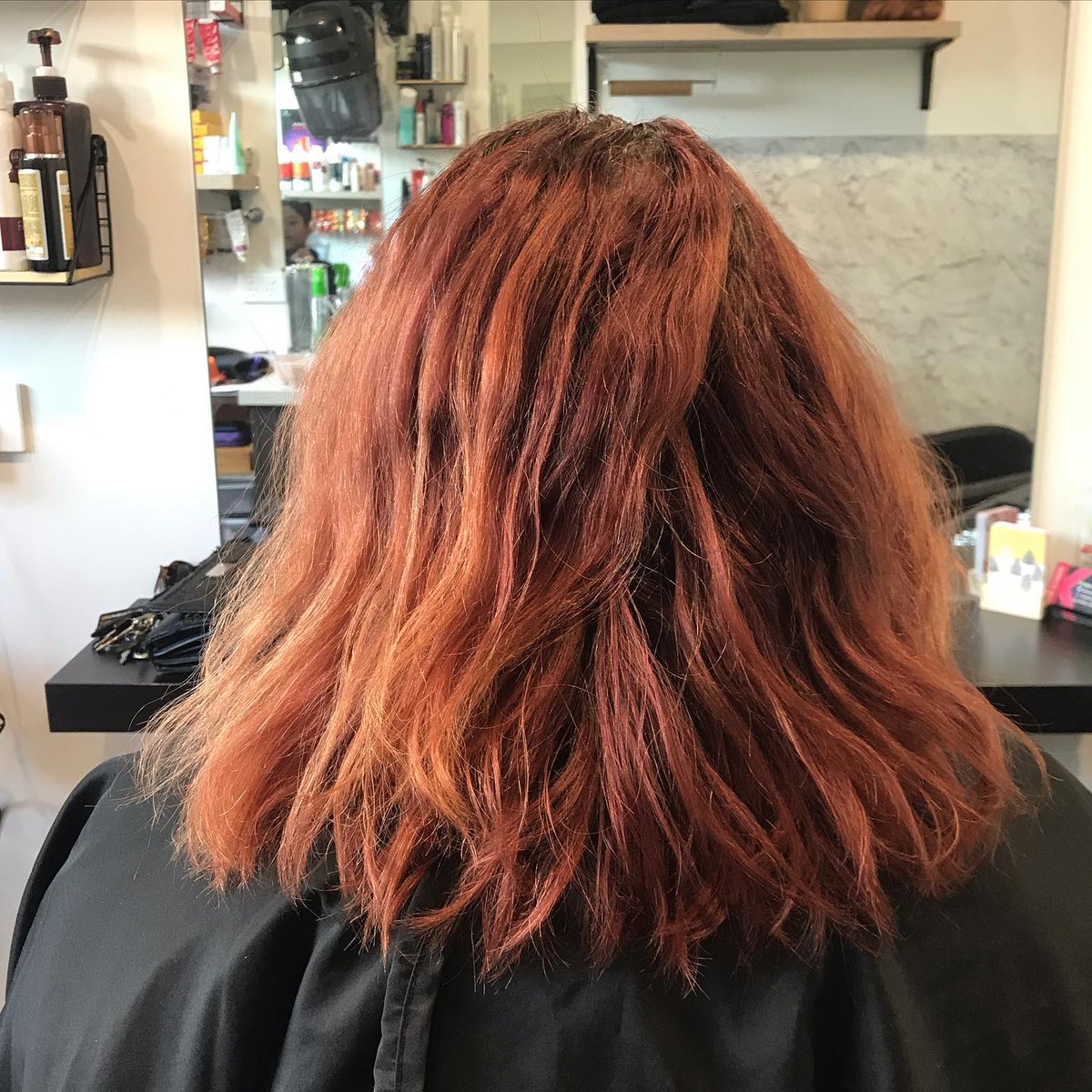 elmen_jesus's tweet photo. A gorgeous transformation from bright orange/red violet to natural auburn red with blonde highlights throughout—all for the lovely Donna. Swipe to see the before photo. https://t.co/Tukdnnfh42