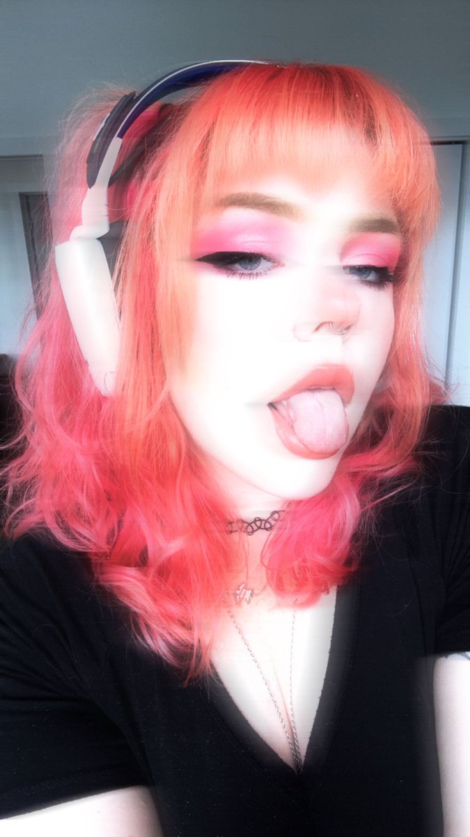 spoiledxfae's tweet photo. looking to drain someone https://t.co/Z1G9dTWo4k