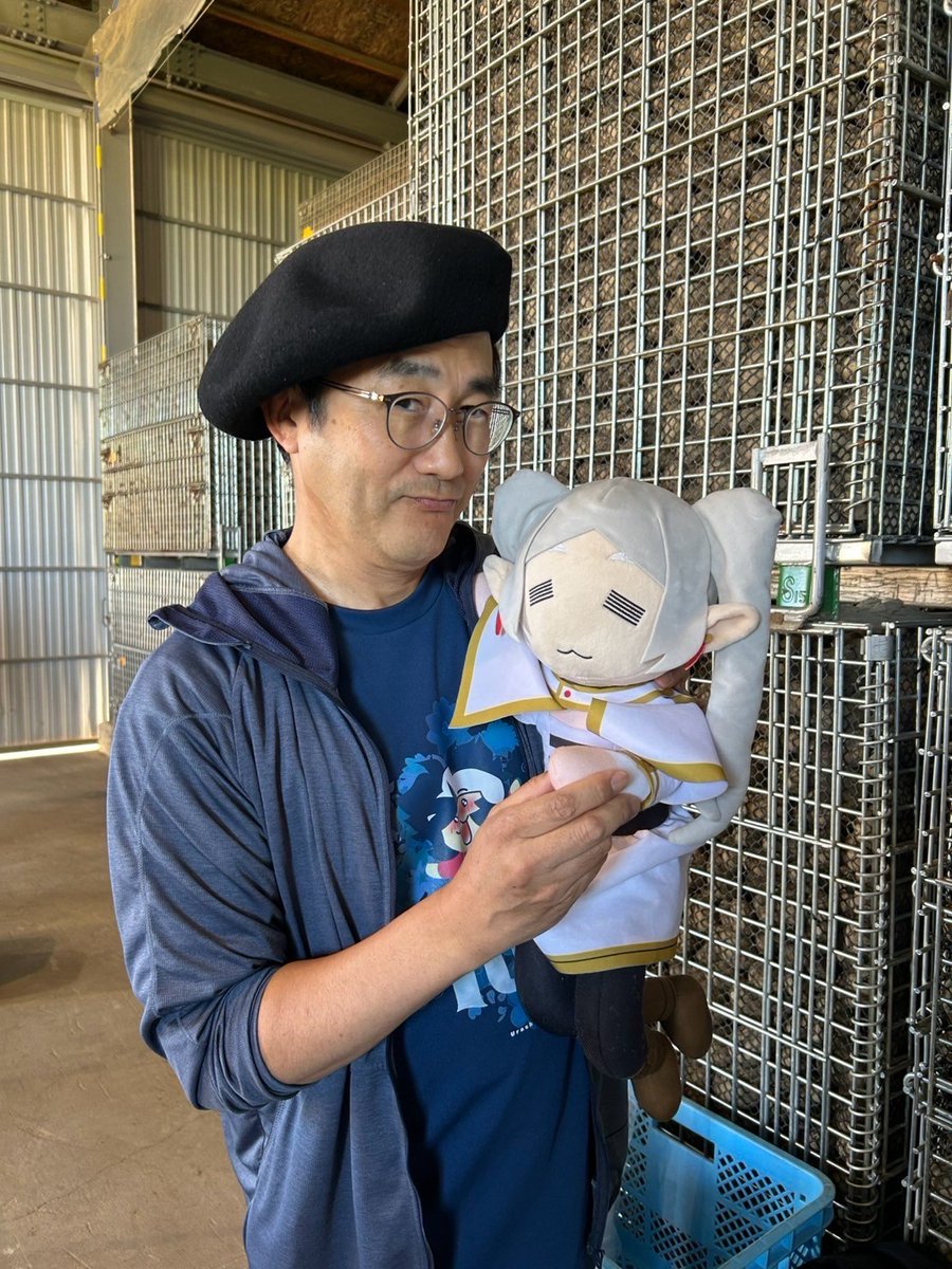 FRIEREN_PR's tweet photo. 抱擁のフリーレン https://t.co/I9eounpaXh