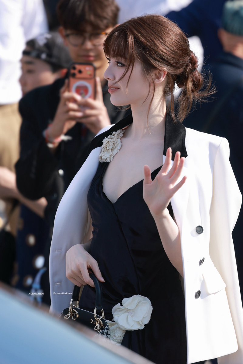 tuningKodin's tweet photo. I’m staying on Orm Kornnaphat ’ s side for the long run, this Dior PFW moment is just too beautiful 🌸🤍

#OrmKornnaphat #OrmKornnaphatDiorSummer27 #Dior #DiorSummer27 #PFW
@ormmormm @Dior @XFashion https://t.co/xTD4gejE1I