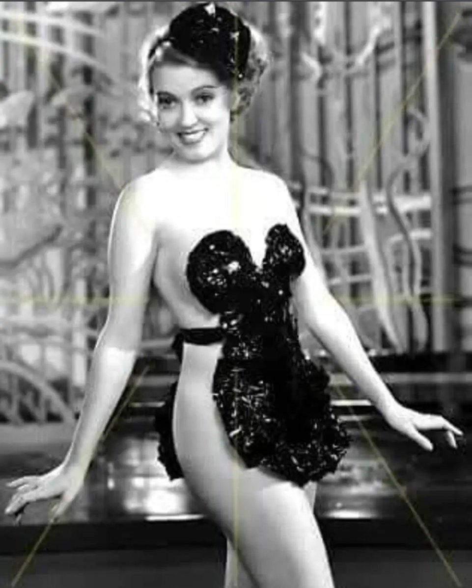 Lompac2026's tweet photo. Doris McMahon (1910-1961) was an American actress who appeared in 15 films between 1930-1935, before she married Hallam Cooley &amp; retired from movies completely. They were married from 1935-1961 when she died, &amp; no specific cause of death has ever been made public

#Hollywood https://t.co/UFM1Emr5yR