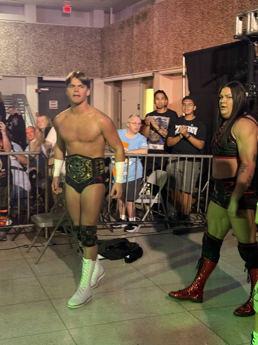 HDean904's tweet photo. #nxtjacksonville The Vanity Project! ✌🏻 https://t.co/tQAr2iUj1p