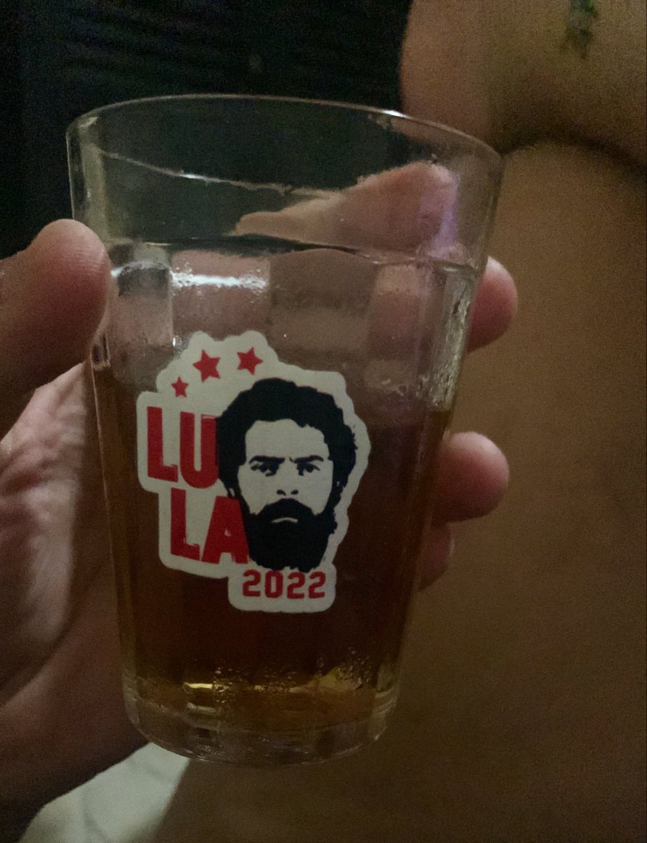 murdergiraffe's tweet photo. BEBADOS COM LULA!!!!! https://t.co/hkHsleQffA