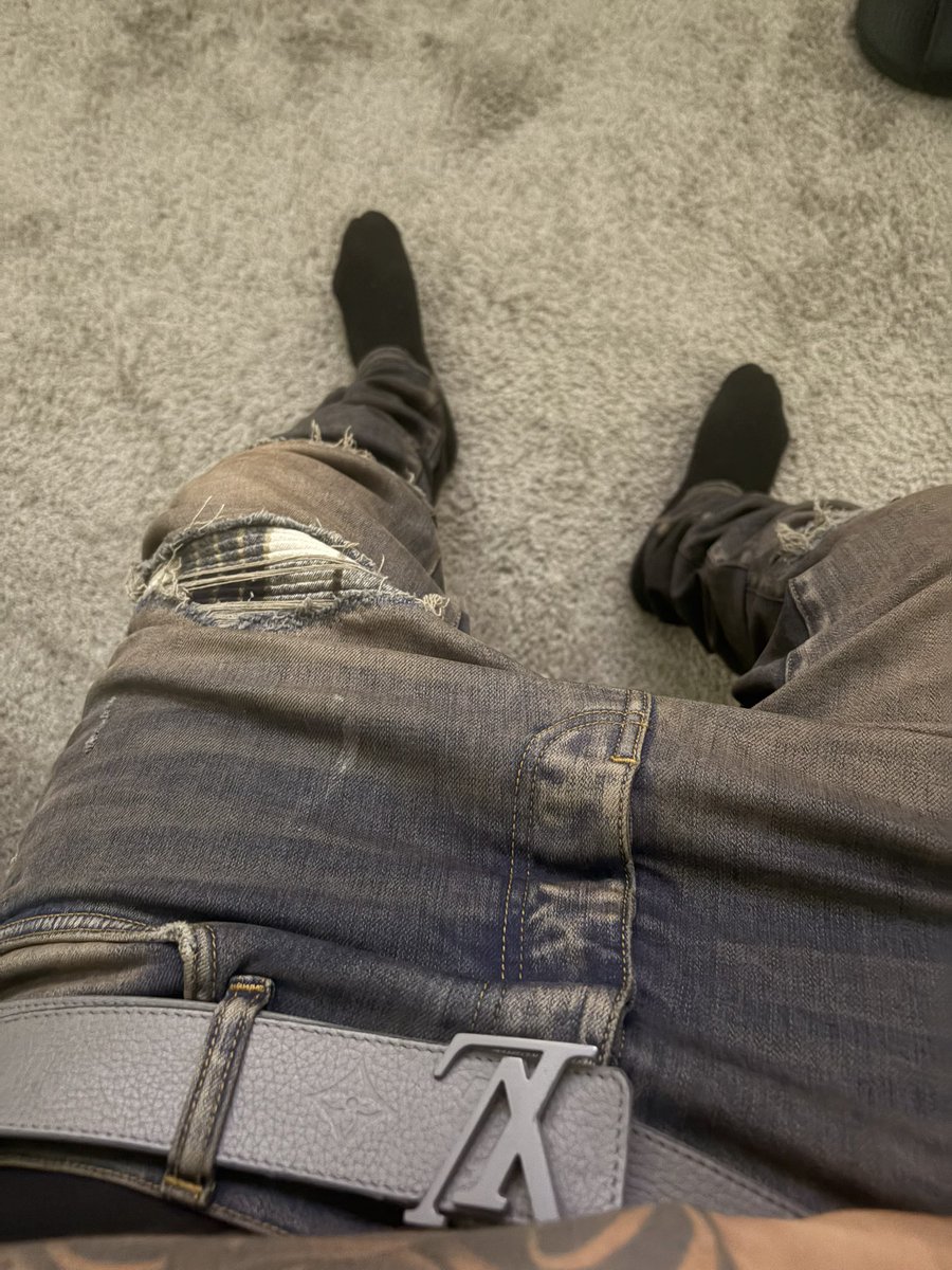 FatBoyHari's tweet photo. Couple thousand in dese Amiri denim iguess im doin betta #27 #1OfGodsFavoriteNiggas #LongLiveMyBruddas https://t.co/JSHmAEDfHo