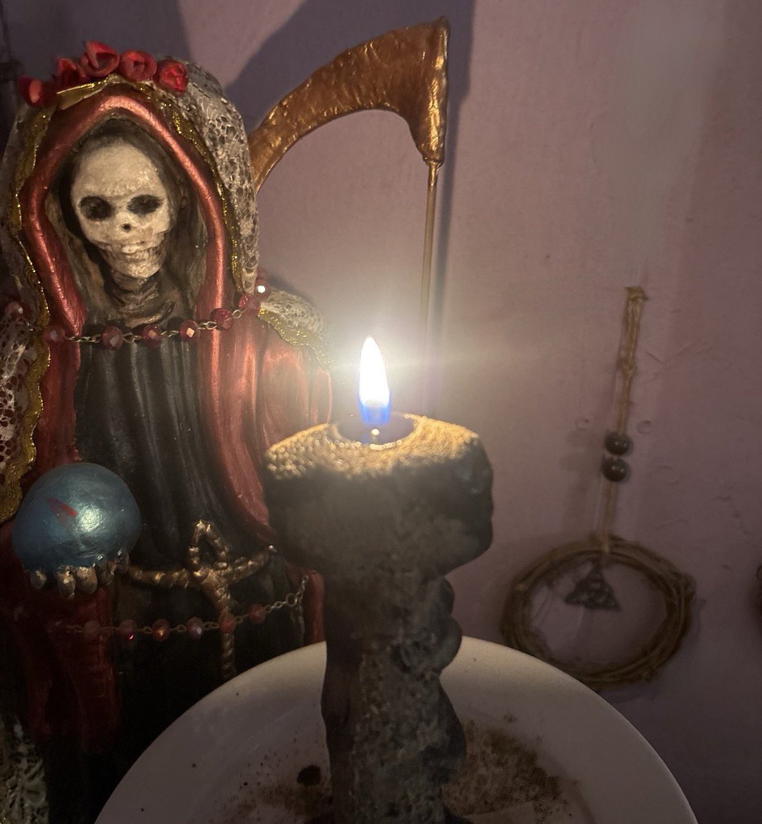 ClaudiaTarot7's tweet photo. Luna menguante 
Alejando 🗡️⚡️💀 https://t.co/WscYzqcROo