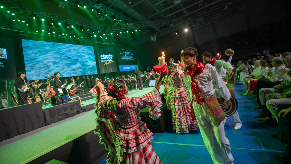 UninorteCO's tweet photo. #UninorteNoticia | XV Concierto Euro Caribe unió a Austria y la región con ritmos y letras

El evento reunió a cerca de 200 artistas de Uninorte y @UniReformada para entrelazar obras de la tradición musical austríaca y melodías del Caribe, en una puesta en escena que exploró las emociones que conectan a ambas culturas.

Revive la noche: 🔗 https://t.co/0mnazS4bYn