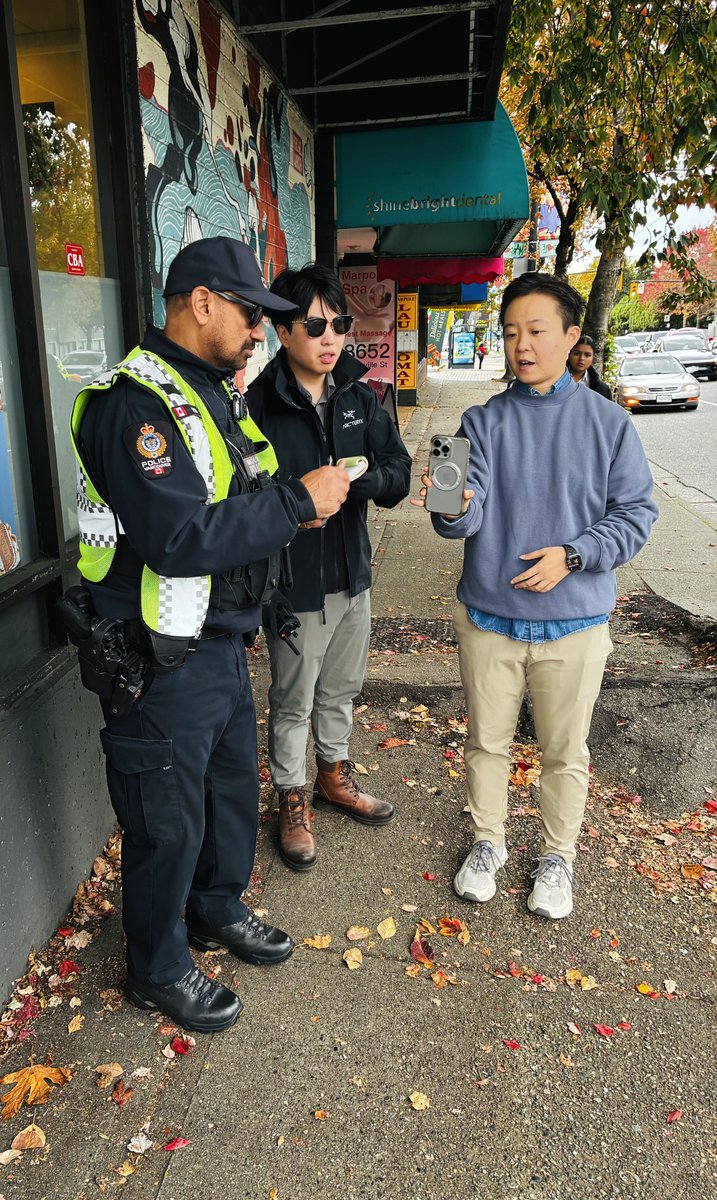 VPDTrafficUnit's tweet photo. @VancouverPD And Granville and 70th! #HandsOffYourPhone https://t.co/6MO3wWNd0B