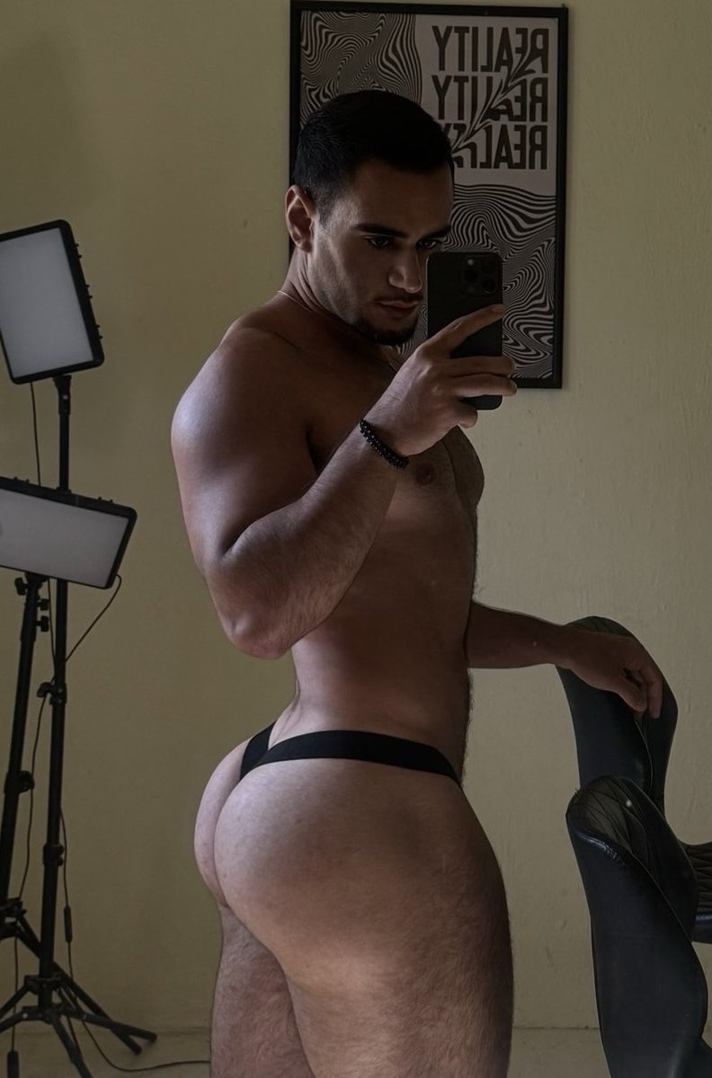 male_hotbooty's tweet photo. - Friday is all about hot #MaleBootySelfie but our way, enjoy 📸 @darellpz08 #thick #beautifulAF https://t.co/NhBipxrM50