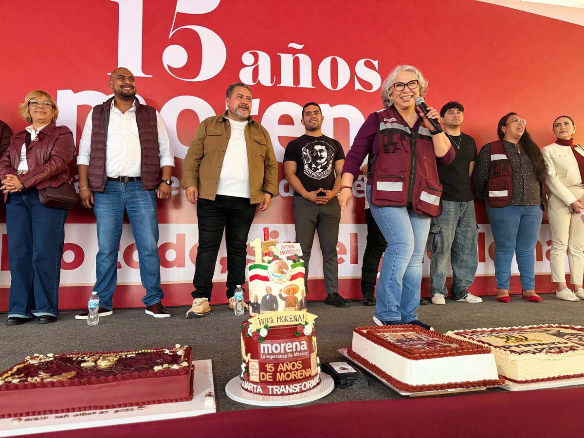ritaozalia_'s tweet photo. 🎉 ¡Que vivan los 15 años de Morena! 🎉 💃🎂

Los 15 se celebran en grande, y aquí en San Luis Potosí los festejamos como se debe: en comunidad, con mucha alegría y, claro, ¡con pastel! 🍰✨

Felicidades a todas las personas que han sido parte de este camino. ❤️

#MorenaSLP #15AñosMorena #RitaOzalia