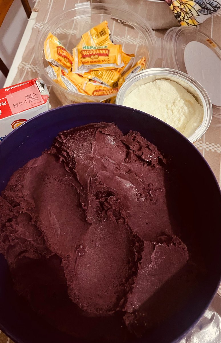 euamaaju's tweet photo. falei q queria açaí e ela aparece assim: kkkk https://t.co/9LHNVl8ToD