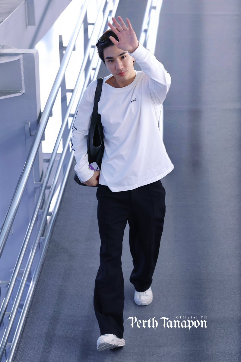 PerthOFCTrend's tweet photo. เดินทางปลอดภัยนะครับเฮีย ✈️

PERTH PAIAEW CHIANGMAI

#DrAllyinCNXwithPerth
#PerthTanapon #KDPPE https://t.co/QAF0EsO2lA