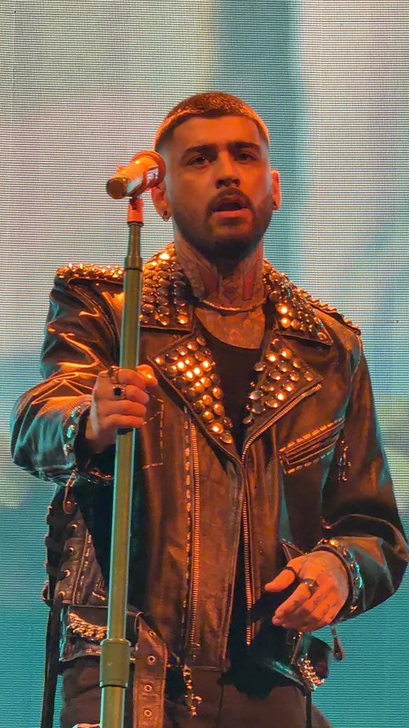 hadassahhh's tweet photo. ZAYNNNNNJNNNNNNNNNNN OMGGGGGGGGGG https://t.co/9JNmV4Cf1o