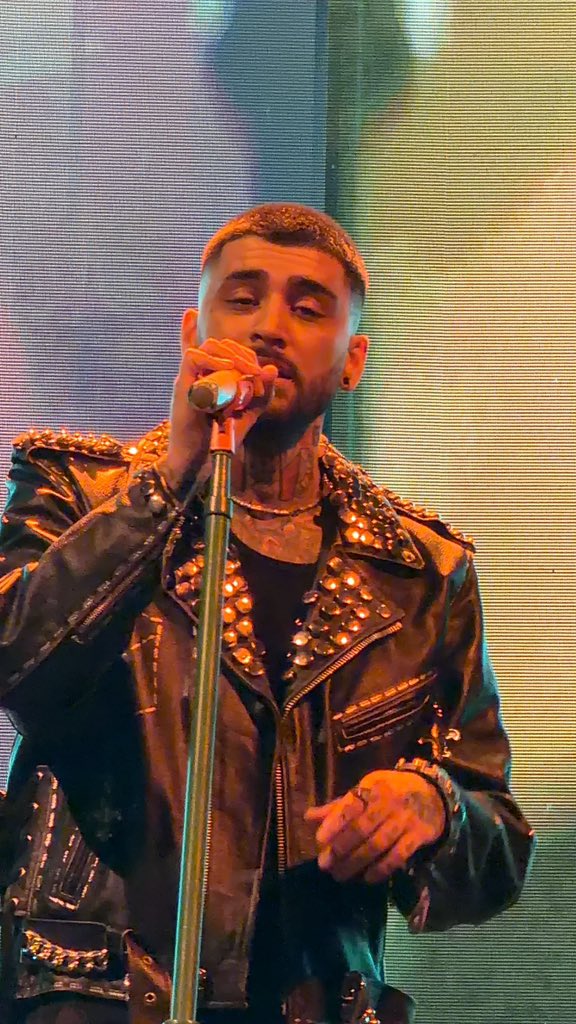 hadassahhh's tweet photo. ZAYNNNNNJNNNNNNNNNNN OMGGGGGGGGGG https://t.co/9JNmV4Cf1o