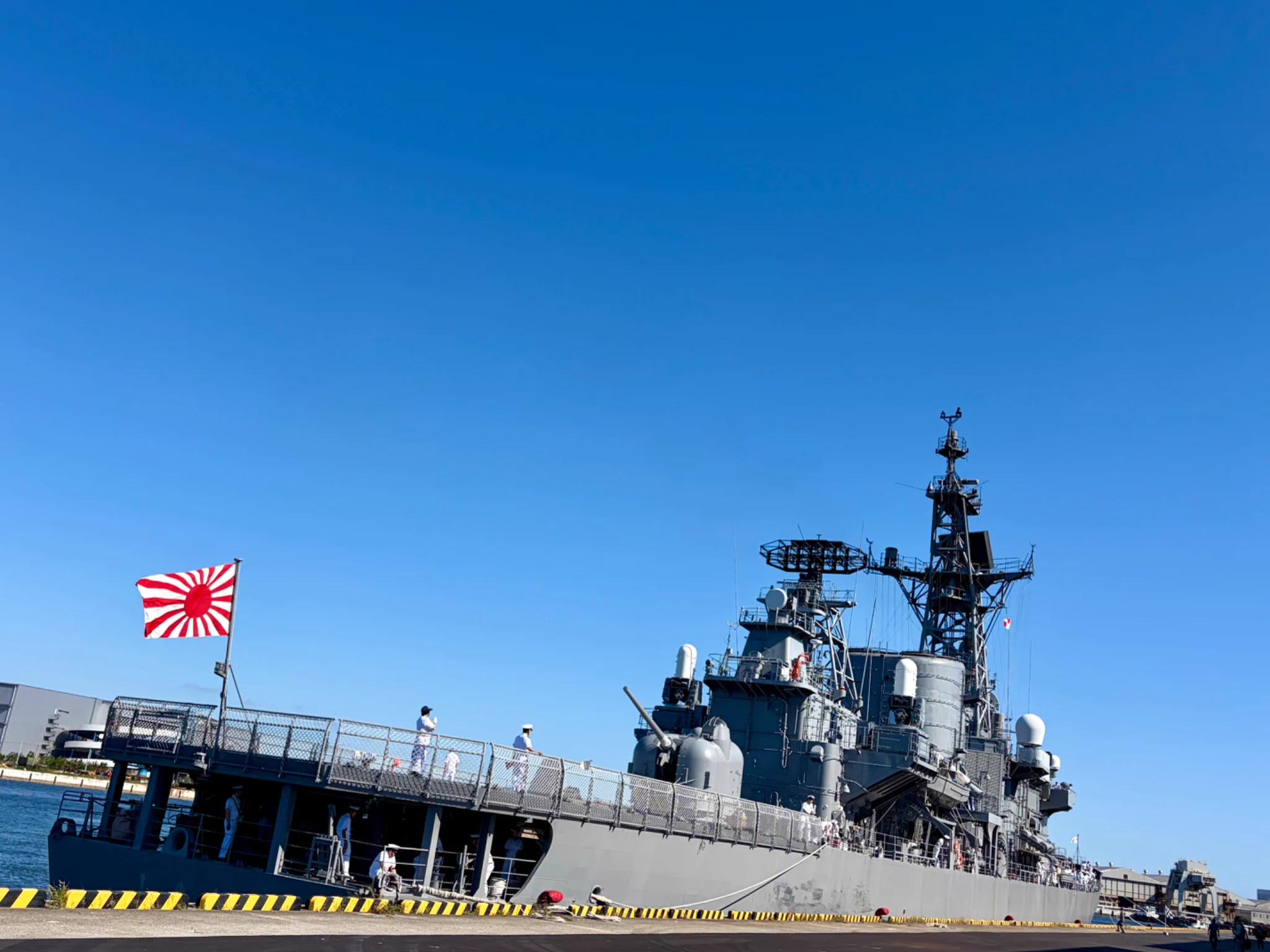 しまかぜ　艦長　チャレンジ 雨の中人気の海上自衛隊「しまかぜ」一般公開 長蛇の列に