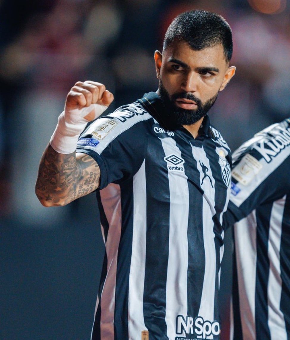 lg_castello97's tweet photo. 23 gols e 9 assistências na temporada. Gabigol é de outro planeta. Veio de um lugar chamado Decisão, onde o impossível é rotina e os momentos grandes têm endereço certo. O homem dos jogos grandes. 

O jogador da minha vida. https://t.co/gPygBaWHJd