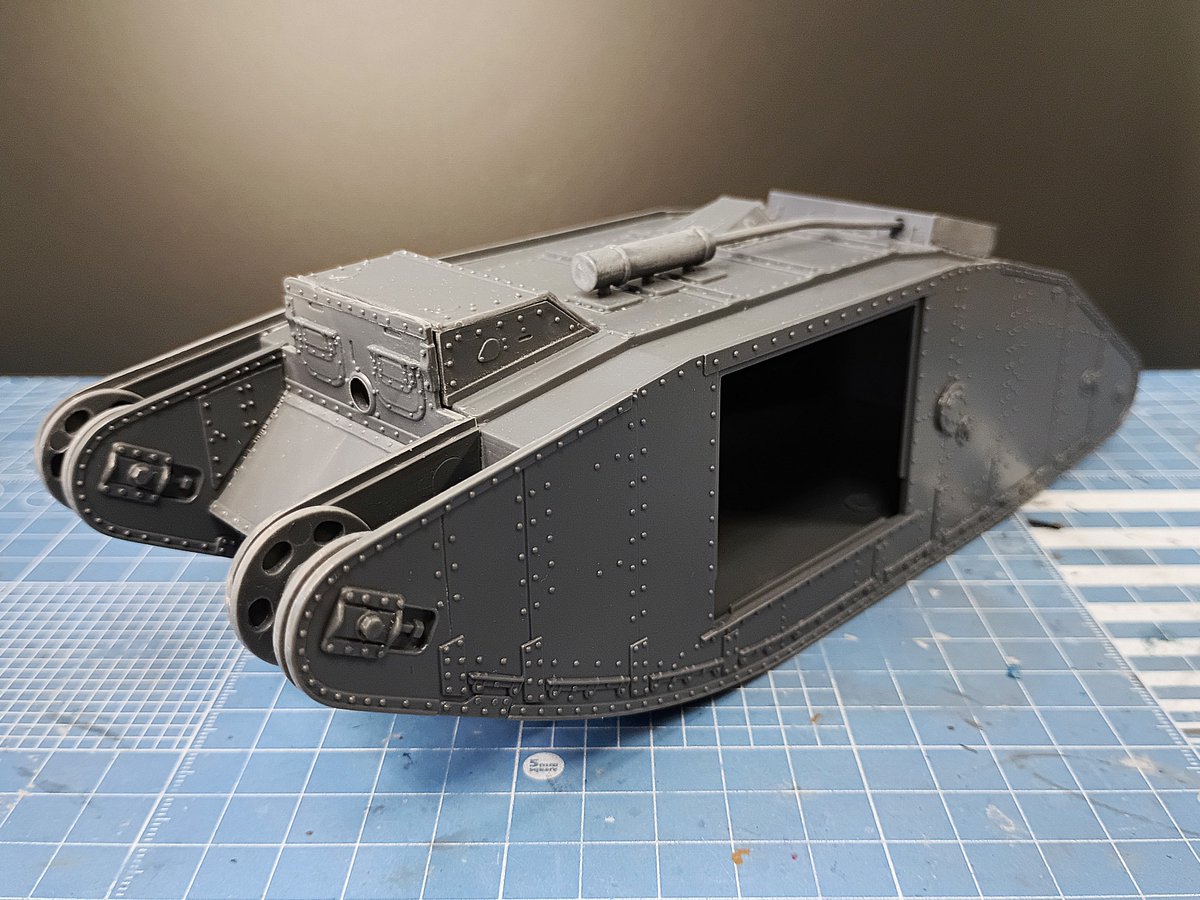 Joban_Juko's tweet photo. エマー 1/35 「マークⅣ “MALE”」製作開始。

このサイズの戦車は久方ぶり。
思っていたより大きいですね。
・・・そして組みづらい（笑）。

#AFV
#イギリス陸軍
#AMHAR https://t.co/5VnpFTnRPG