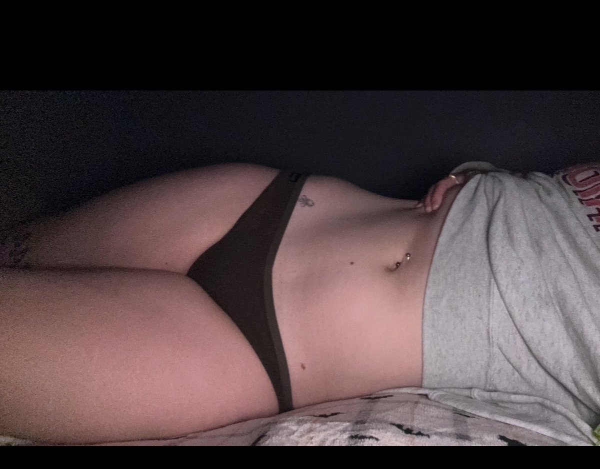 LittleTeaseMiss's tweet photo. Don’t be shy, come lay down with me 🤭🎀 https://t.co/QmuYT7qXIS