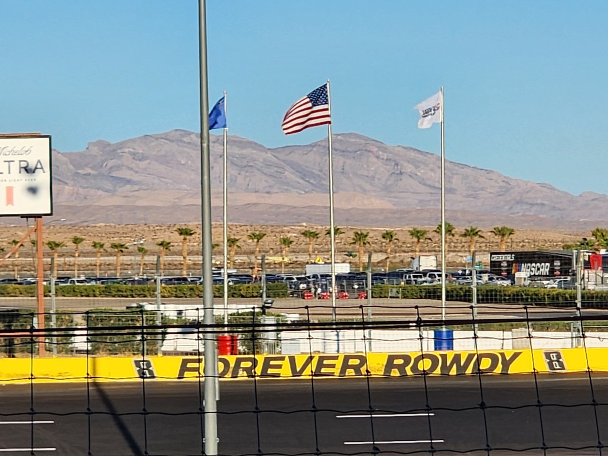 Davey64's tweet photo. @ShortTrackPics
@ST_Scene
#kylebuschclassic
@LVMotorSpeedway https://t.co/xcJALY0hkk