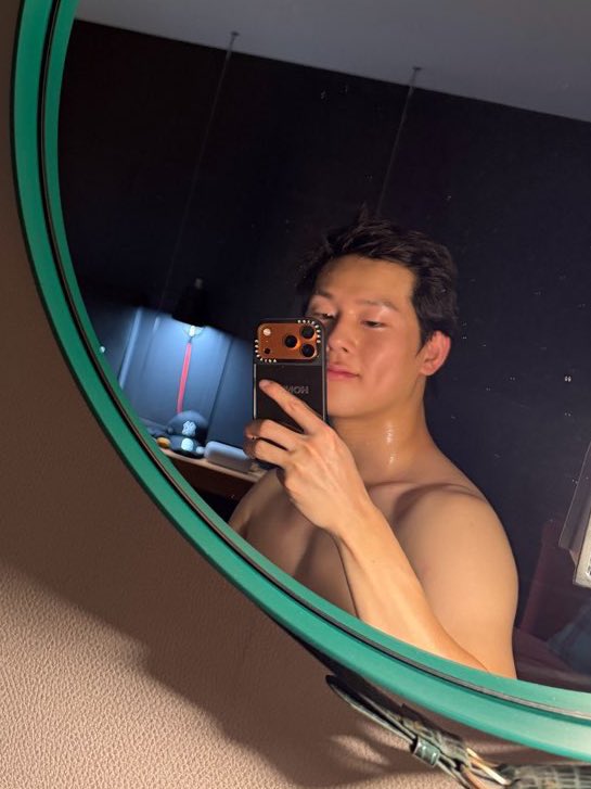 honeybee_jhx's tweet photo. Friendly reminder the last time Jooheon was in the states for a concert he dropped these!!!!!!!! 😀😀😀😀😀😀😀😀😀 https://t.co/2hIwmSw9sg