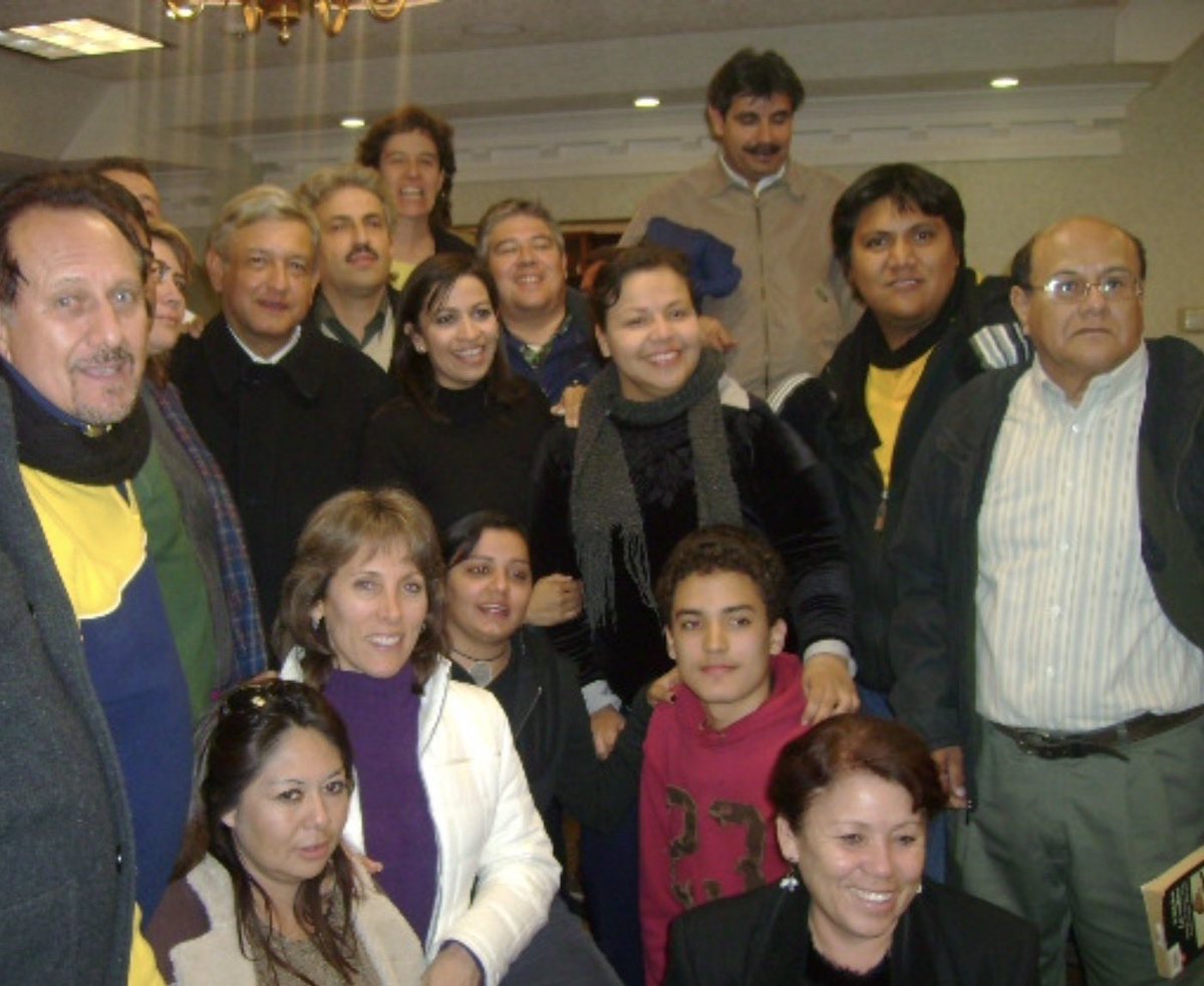Diego_Aviles's tweet photo. Hace 15 años, un grupo de simpatizantes del proyecto obradorista, reorganizamos el movimiento

Pasamos del Movimiento en Defensa del Petróleo y la Soberanía AC 

A la construcción del Movimiento de Regeneración Nacional AC, desde donde redactamos el Plan Alternativo de Nación https://t.co/qBGEAPApgO