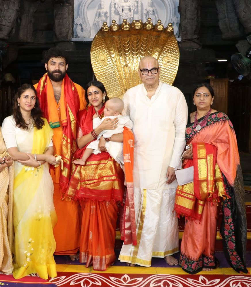 NagaBabuOffl's tweet photo. శ్రీవారి సన్నిధిలో, నా ప్రియమైన మనవడు వాయువ్ తేజ్ చిన్నిచేతుల మీదుగా వెంగమాంబ అన్నదాన సేవకు ₹1,00,000 విరాళంగా అందించడం నా అదృష్టంగా భావిస్తున్నాను.

ఈ విరాళం విలువలో చిన్నదైనా, ఇందులోని సంకల్పం మాత్రం స్వచ్ఛమైనది. ఇది భక్తితో, కృతజ్ఞతాభావంతో సమర్పించిన ఒక చిన్న కానుక.

శ్రీ వేంకటేశ్వర స్వామివారి ఆశీస్సులతో, మానవ సేవను మరింత కరుణతో, అంకితభావంతో కొనసాగించే శక్తిని, సద్గుణాలను నా కుటుంబానికి ప్రసాదించాలని మనస్ఫూర్తిగా ప్రార్థిస్తున్నాను. 🙏

At the sacred presence of Srivari Sannidhi, I humbly handed over a cheque of ₹1,00,000 to Vengamamba Annadana Seva, through the tiny hands of my beloved grandson Vaayuv Tej.
Though the amount may be modest, the intention is pure,a gesture of gratitude and devotion.
I sincerely pray to Lord Sri Venkateswara to bless my family with strength and virtue to continue serving humanity with compassion and dedication.