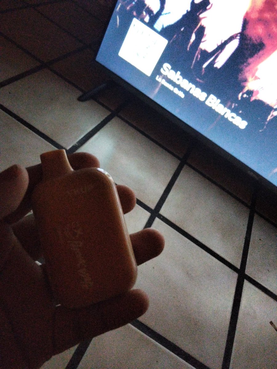 knntzv's tweet photo. esta mietda m caga, necesito mis Malboro:(( https://t.co/khLB6SAprb