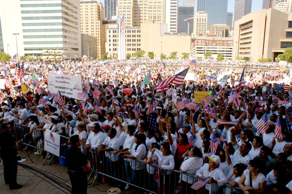 Luezm00's tweet photo. @AezzieUwU ya like the protest in 2006. it was very peaceful. https://t.co/36RBMBvtWb