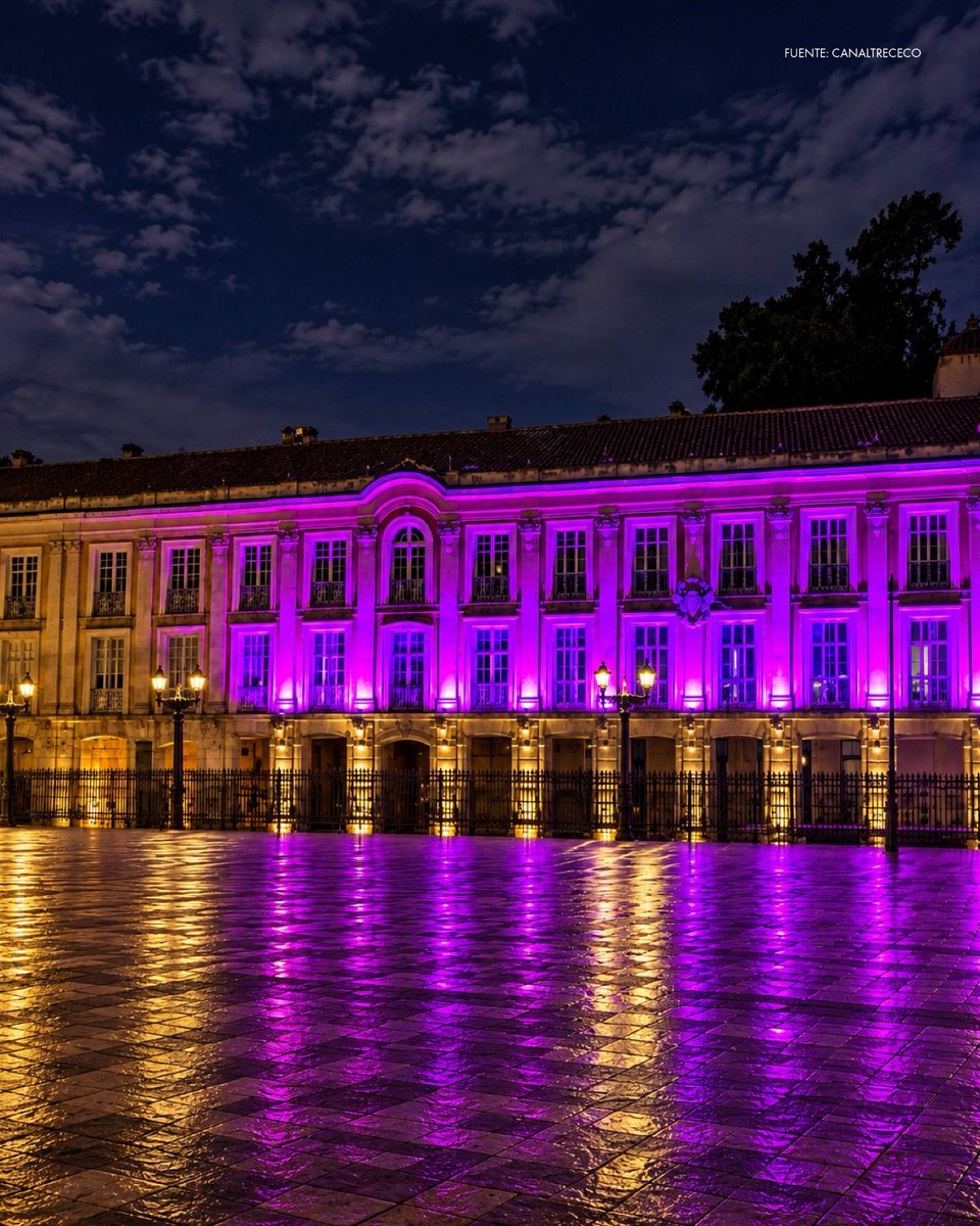 Yoon_kookie97's tweet photo. Bogotá lit up Purple For #BTS 💜

#BTS_WORLDTOUR_ARİRANG
#BTS_WORLDTOUR_ARİRANG_BOGOTA https://t.co/5TtsfCTQ6I