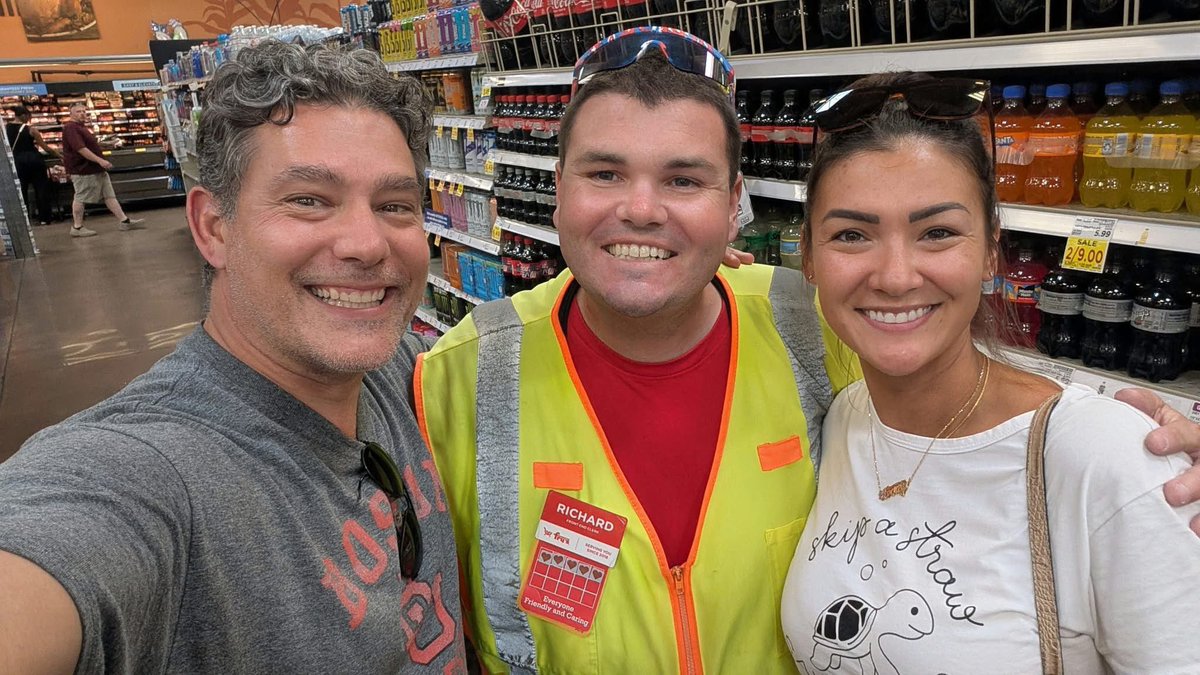 richiebaseball's tweet photo. I Just Got To Meet @Dadamlarson &amp; @ave_tress From @TheChallenge When I Was Working Yesterday. I Saw Them Again Today! Make Sure You Watch The Floor W/ @RobLowe &amp; It’s On Tuesday On @FOXTV 

Let’s Go @Dadamlarson https://t.co/ooBOUW8U9u