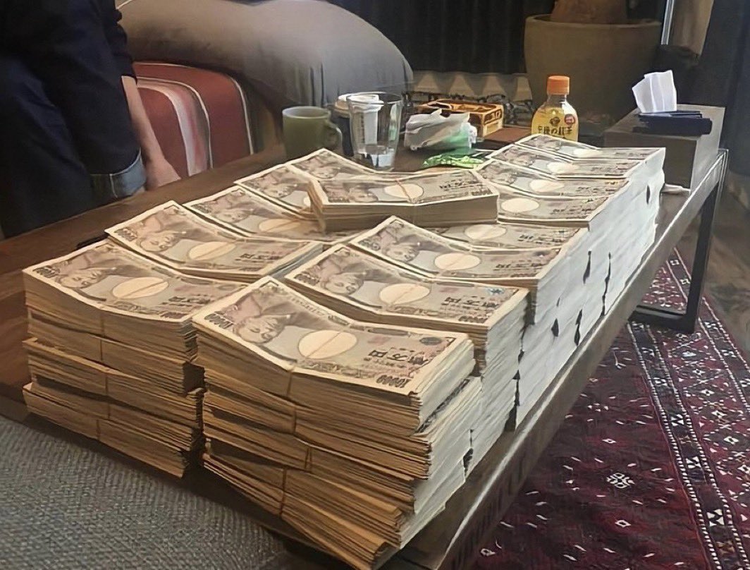 Babaliluyi's tweet photo. もし本日1億円を受け取ったら、何に使いますか？🤔💴

1 借金を返済する

2 投資してください

3 それを使って生活をより良くしてください https://t.co/PpfTe3Pfay