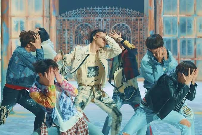 LopezT7854's tweet photo. Army esta por bts, así que votemooooooooos mi voto es para #ARIASBTS https://t.co/EAL5FAcloH