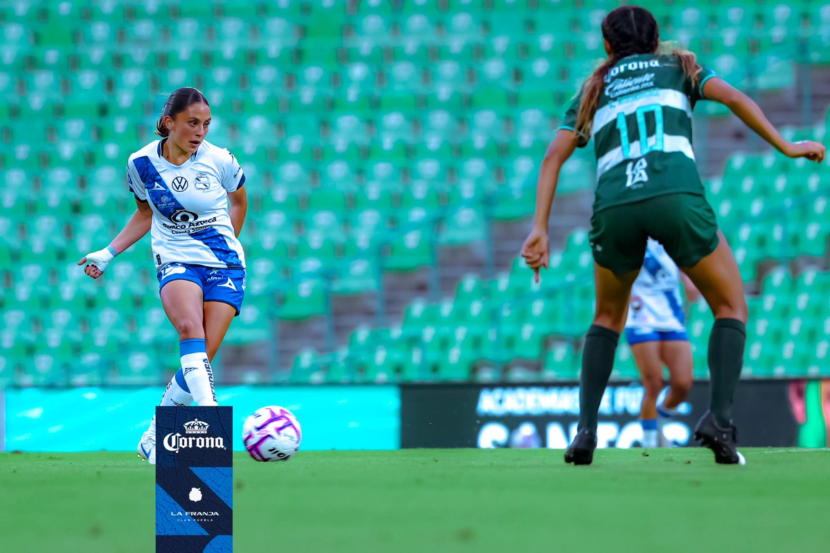 ClubPueblaFem's tweet photo. 81' Ya me eché todas las oraciones que conozco 🙏🏻 para que mis Enfranjadas metan el primero de esta noche pero aún no cae. 😩  

¡VAMOS FRANJA! Que se sienta la presión del 🔵⚪️ en el Corona. 👊🏻  #LaFranjaNosUne🎽 https://t.co/FJxdlSTCCl