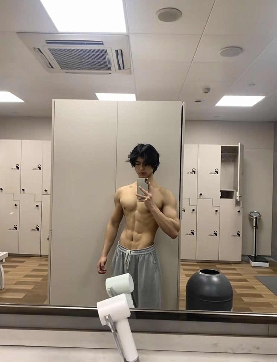 Lup601's tweet photo. 早 已到达固定机位1 #腹肌 https://t.co/zB9h3NKBwn