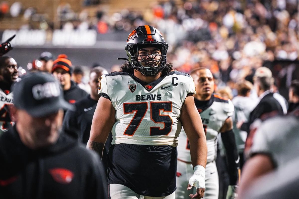 KimoLopati77's tweet photo. God Keeps Working‼️

After a great conversation with @CoachB53 Im blessed to say I have received another offer to @BeaverFootball #GoBeavs 

@CoachLafaele @CoachSkaggsOL @SBVCFB @CoachGriffSBVC 
#Valleyup✌🏾 https://t.co/1rt6qOHnN4