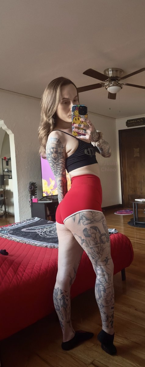 JuustChloo's tweet photo. Online and chatting on my page tonighttt (; https://t.co/VQ4zKKfMpO