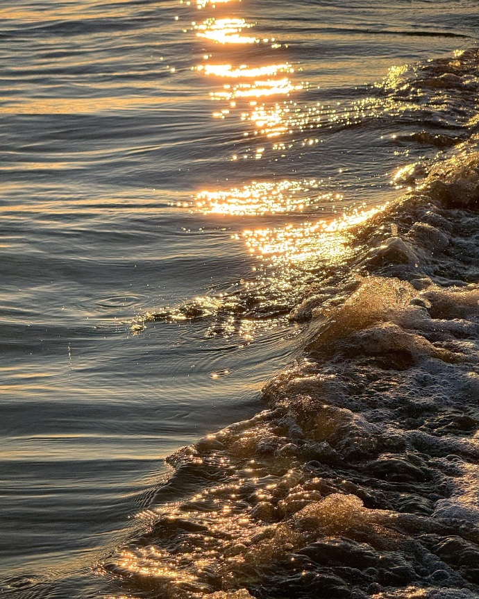 wibbqu's tweet photo. When salt meets the calm twilight by the sea, every vacant moment feels like a gentle escape. https://t.co/F12tgVCozU