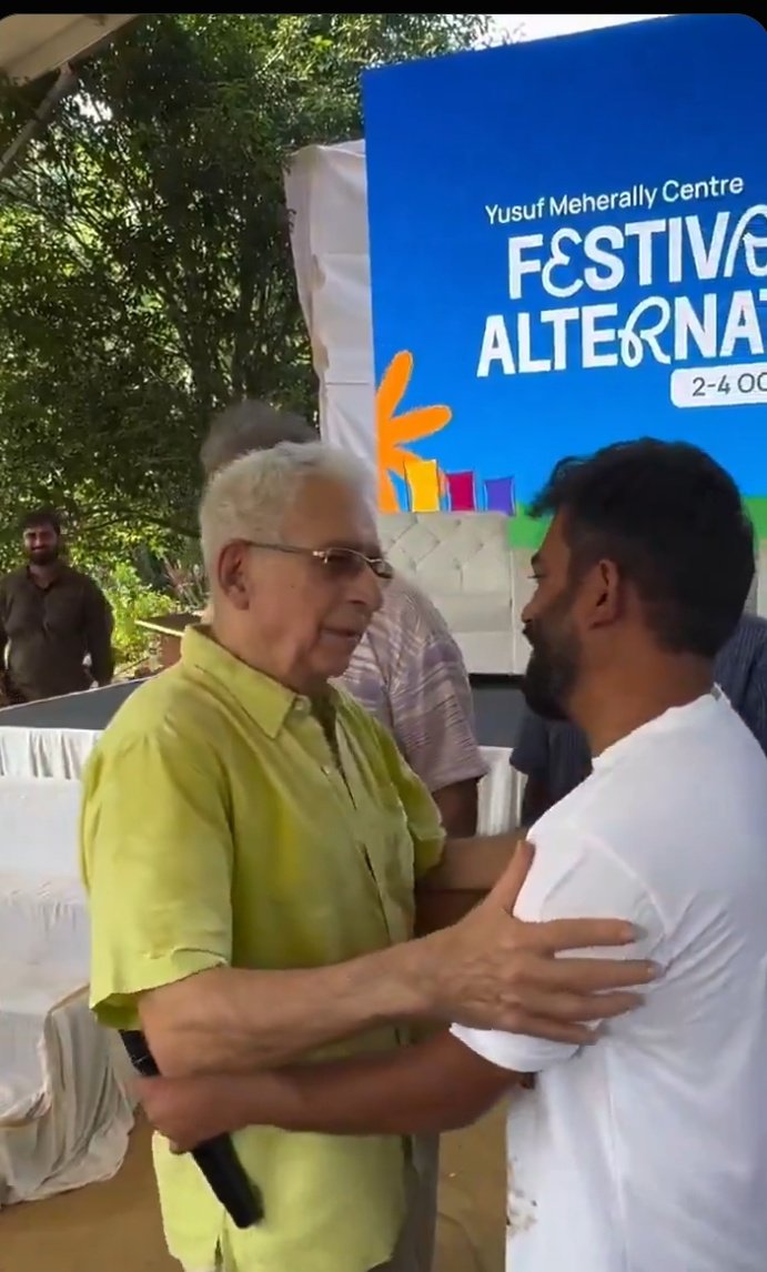 AbhiNationalist's tweet photo. पानी से पानी मिले, मिले कीच से कीच।
ज्ञानी से ज्ञानी मिले, मिले नीच से नीच।।
नसीरुद्दीन शाह के “गज़वा ए हिन्द” की आखिरी उम्मीद!
#AbhijeetDipke #CJP #ShivajiPark #Mumbai #JantarMantar #TerrorWillNotWin https://t.co/fdIUELxm7V