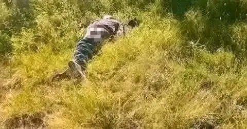 BArchived23896's tweet photo. 🚨WOW: A 39-year-old rapist dragged a 15 year old girl to the bush and raped her. As he reached orgasm the gun fell and the girl picked up the gun and  shot the rapist dead. https://t.co/zD1WLp7ckb