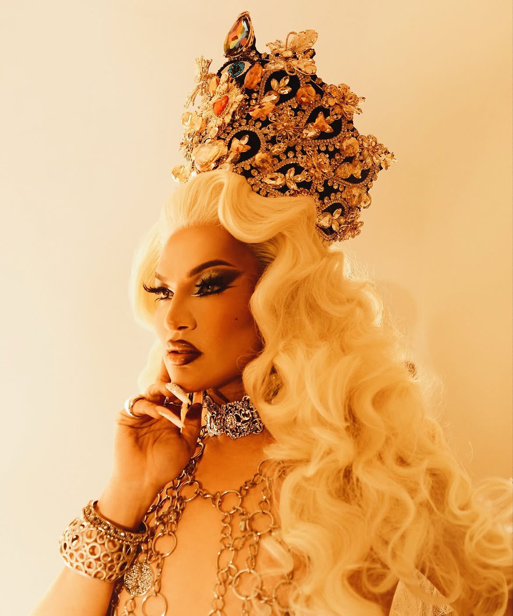 archivedrags's tweet photo. 👑 | Solo Las Más (All Stars) queens posing with their crowns in a new post. https://t.co/NAlPi48ZOj