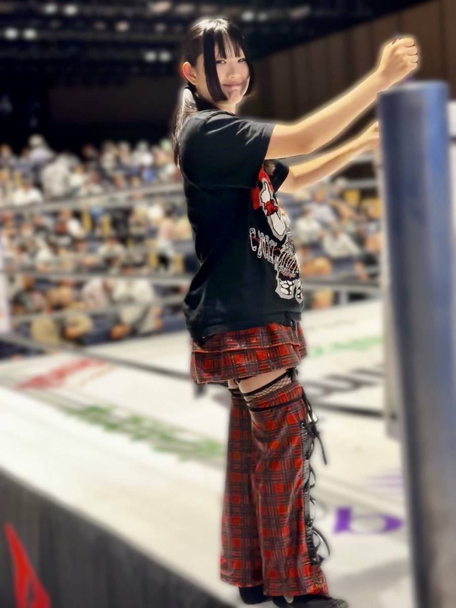 hunterdecade's tweet photo. 「Tシャツいいね！」

この日のクライマックスでした。
IRG Tシャツ着て行って良かった。。

#古沢稀杏
#伊藤リスペクト軍団
#STARDOM https://t.co/fSug3IFrs0