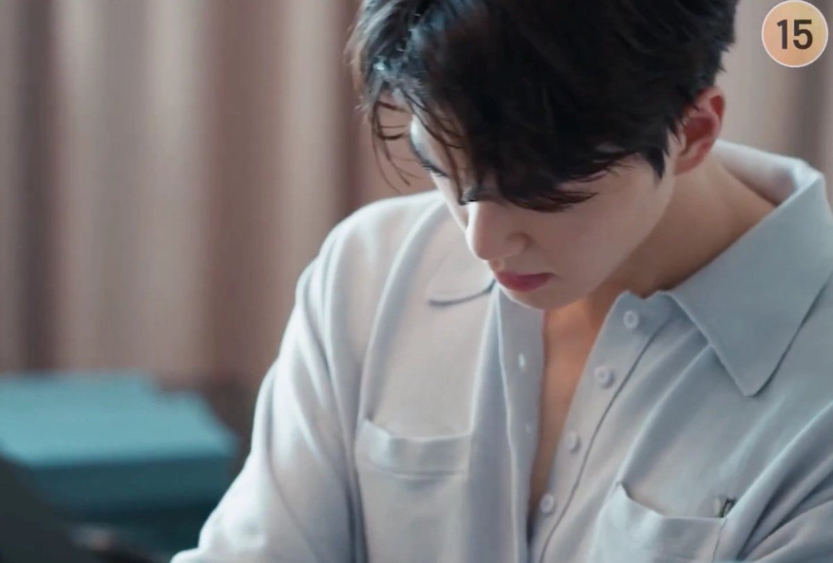 mol_lii_'s tweet photo. 비오야 단추를 몇개를 풀어제낀거냐
이게 피아노를 치는 사람의 복장인지 최정요 꼬시려는건지 https://t.co/llgA1veavU