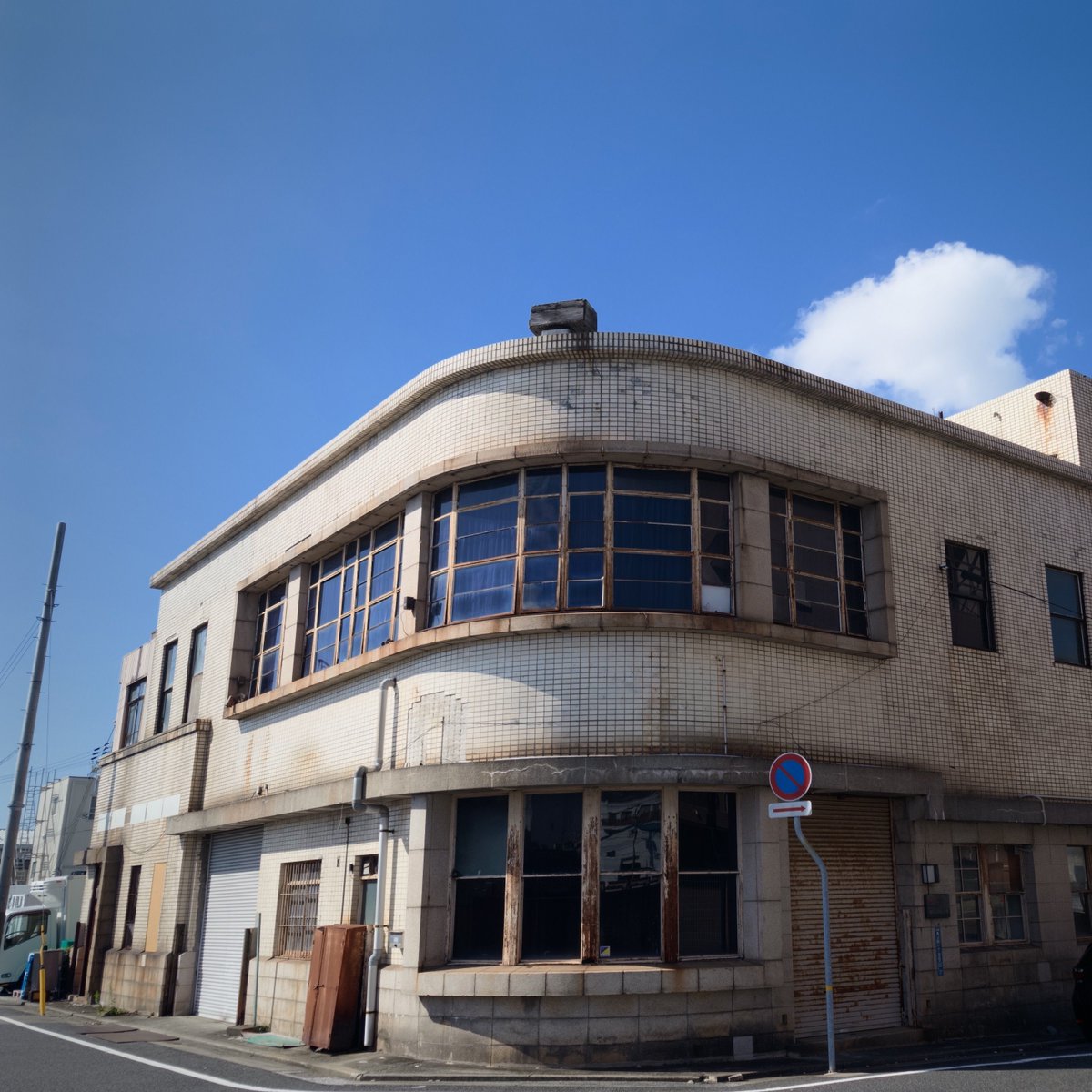 hiro_efu's tweet photo. 朝ポタからのモーニングだよ、エナガのなつみさん
月見バーガーは終わってたよ…
#なぴカフェ https://t.co/iWVcgBxXlJ