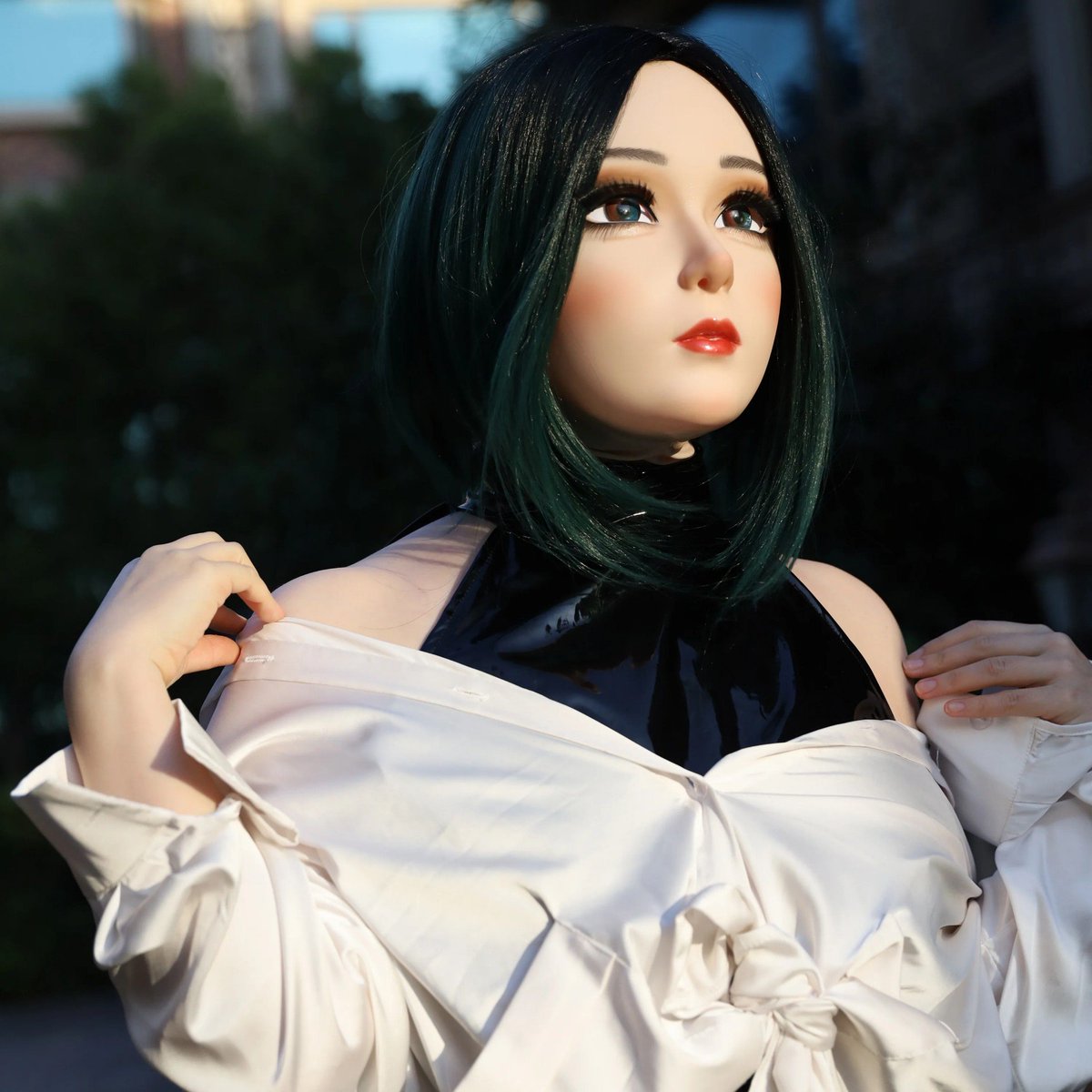 MolisLab's tweet photo. The sunshine is warm and gentle.

#kigurumimask #cosplay #femalemask #dollmask #molislab https://t.co/WH5wTvRuoJ